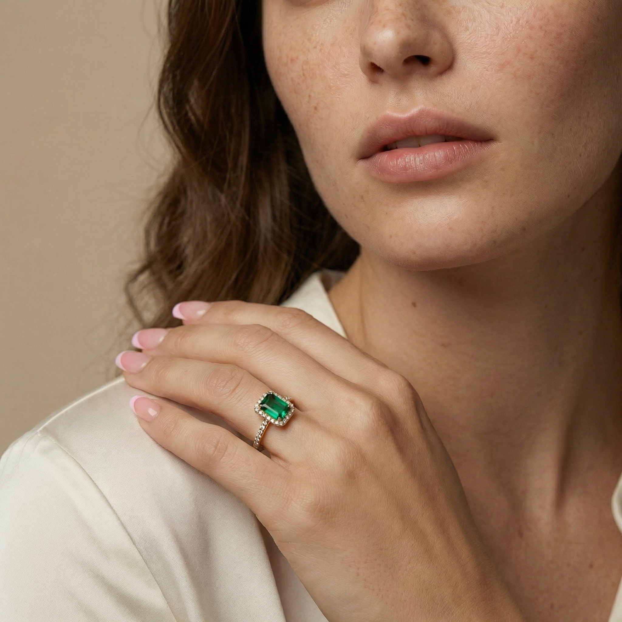 Aura Ring Emerald