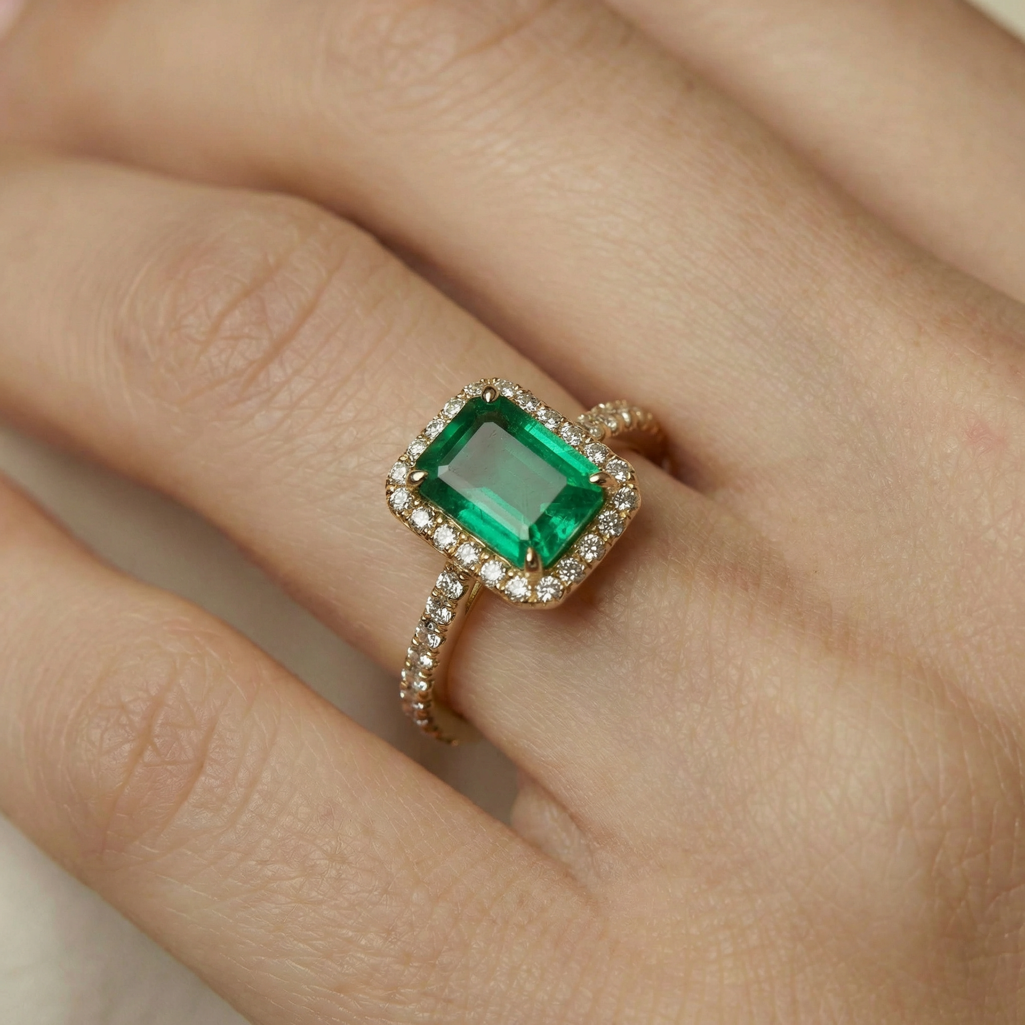 Aura Ring Emerald